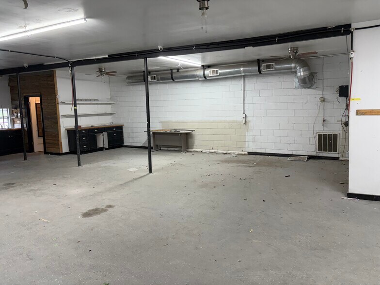 More Photos Of 2707 US Highway 80, Bloomingdale General Retail For Sale