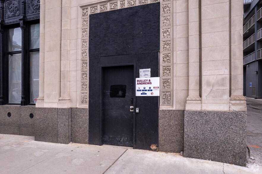 More Photos Of 801 W Madison St, Chicago Hotel For Sale