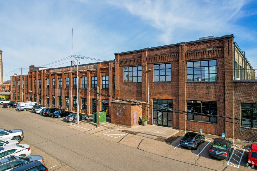 More Photos Of 1331 NE Tyler St, Minneapolis Unknown For Lease