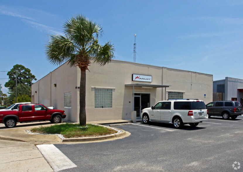 More Photos Of 125 Ferry Rd SE, Fort Walton Beach General Retail For Lease