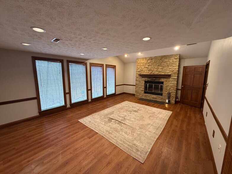 More Photos Of 6350 N Shadeland Ave, Indianapolis Office For Lease