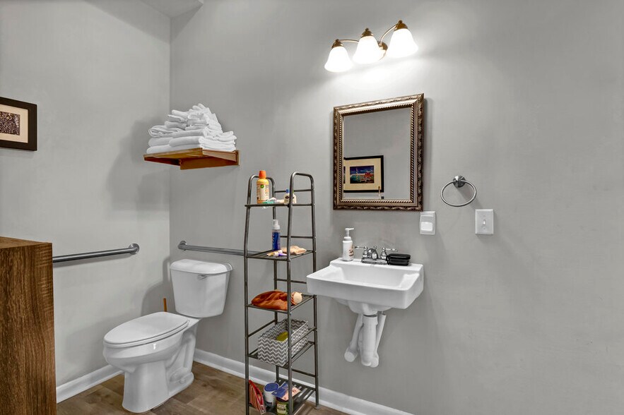 More Photos Of 2020 Princess Place Dr, Wilmington Freestanding For Sale