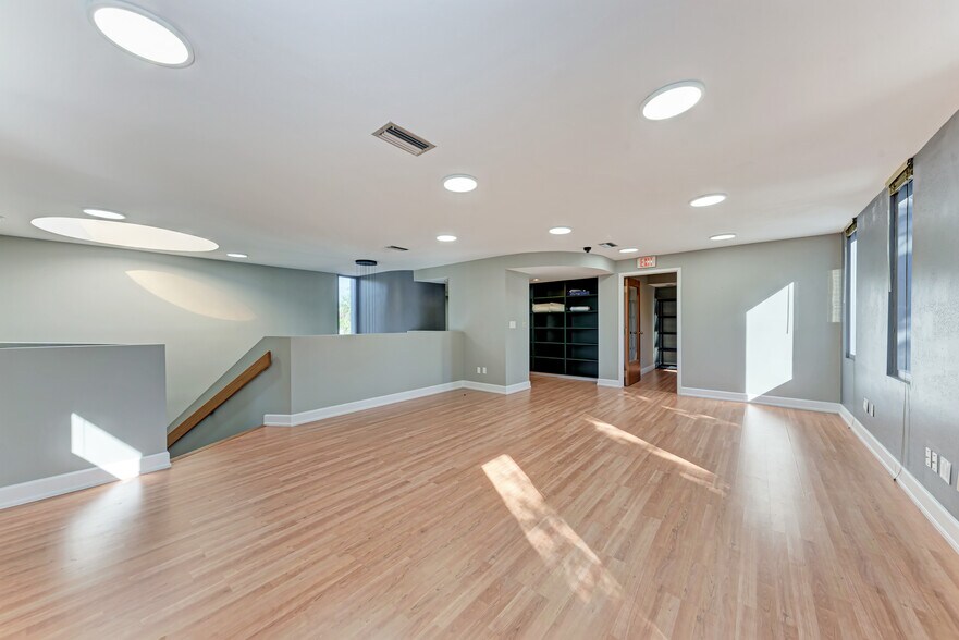 More Photos Of 1771 Manatee Ave W, Bradenton Loft Creative Space For Lease