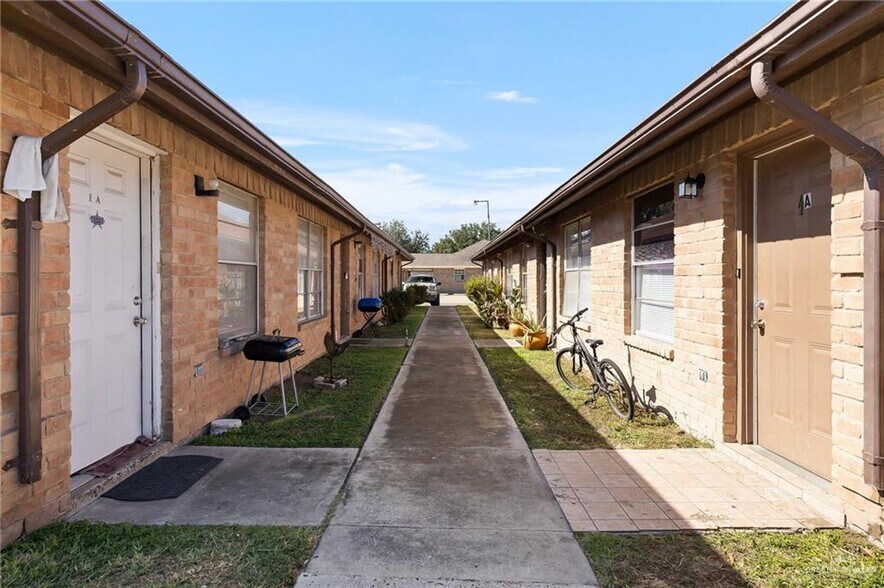 More Photos Of 2800 N 30th St, McAllen Apartments For Sale