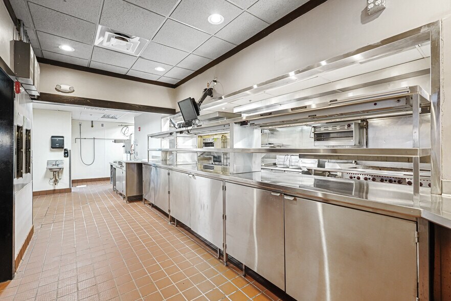 More Photos Of 208-240 Fortune Blvd, Milford Unknown For Lease