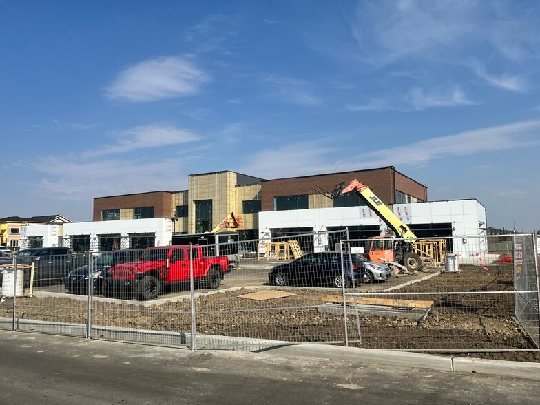 More Photos Of 16715 - 16735 - 71 NW St, Edmonton Storefront Retail Office For Lease