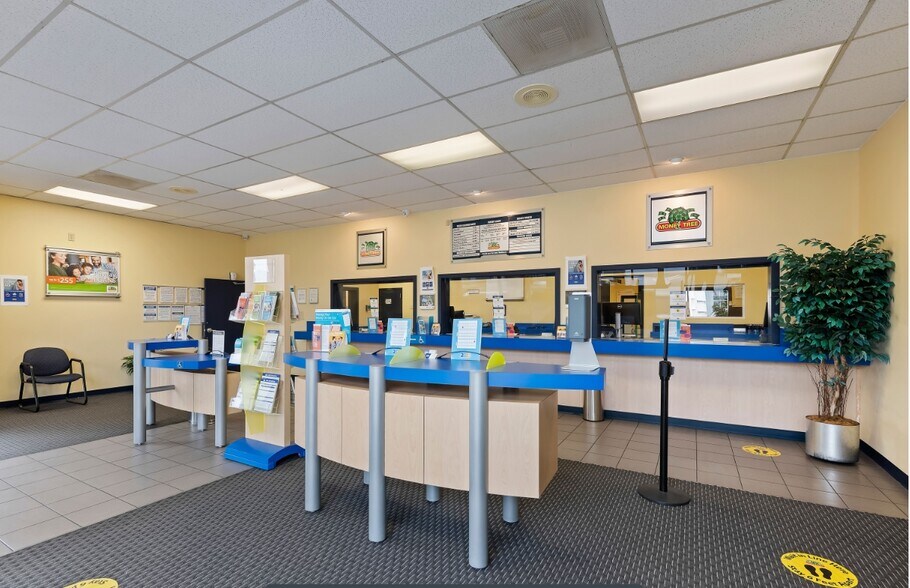 More Photos Of 3010 Clairemont Dr, San Diego Freestanding For Lease