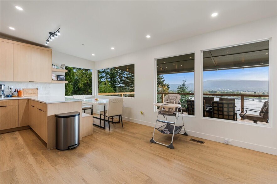More Photos Of 520 Columbia St, Cathlamet Apartments For Sale
