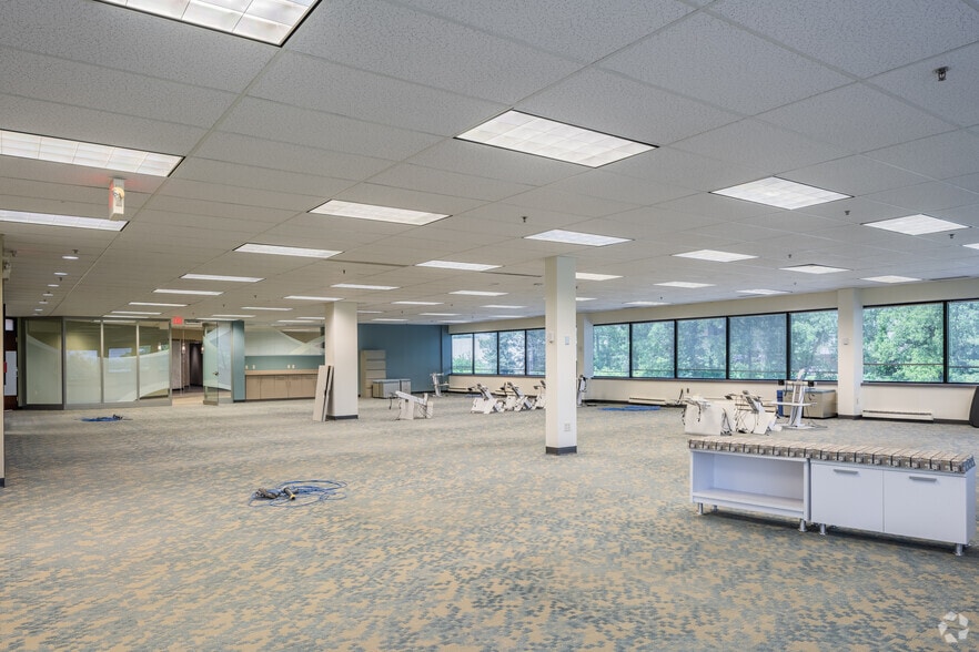 More Photos Of 11775 Borman Dr, Saint Louis Office For Sale
