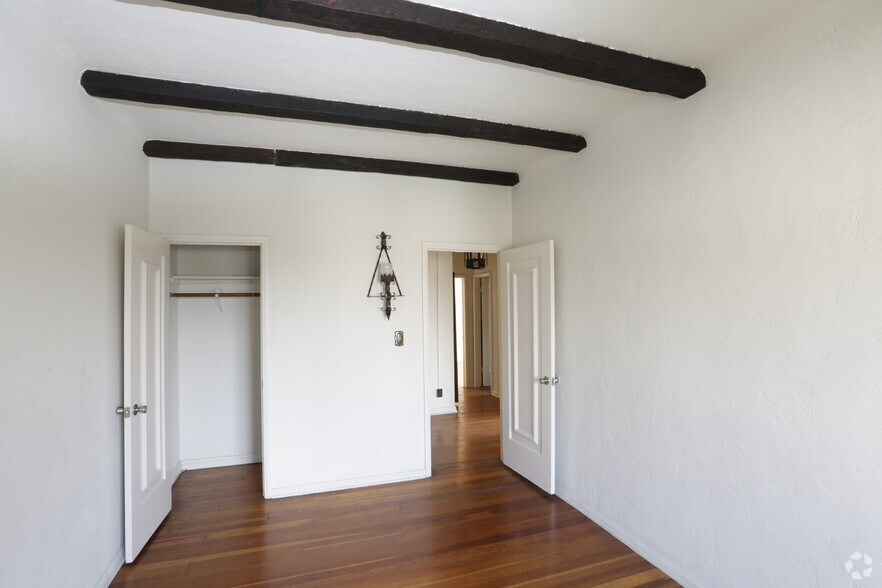 More Photos Of 1939 N Kenmore Ave, Los Angeles Apartments For Sale