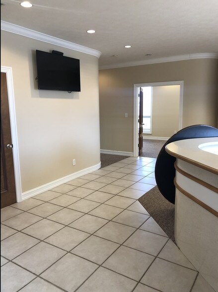 More Photos Of 1528 E Greyhound Pass, Carmel Office For Lease