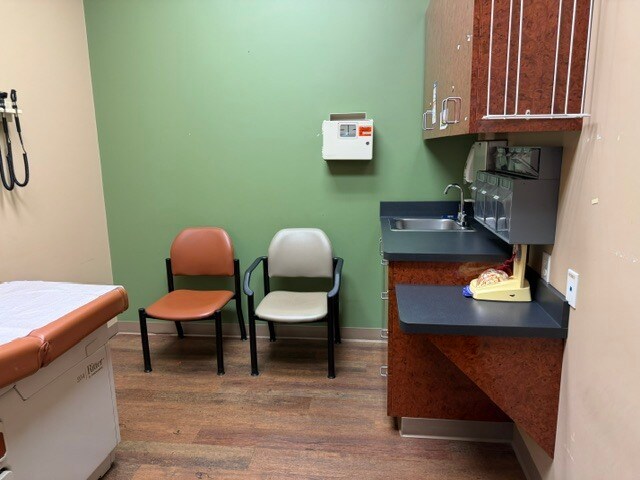 More Photos Of 8861 Davis Blvd, Keller Medical For Lease