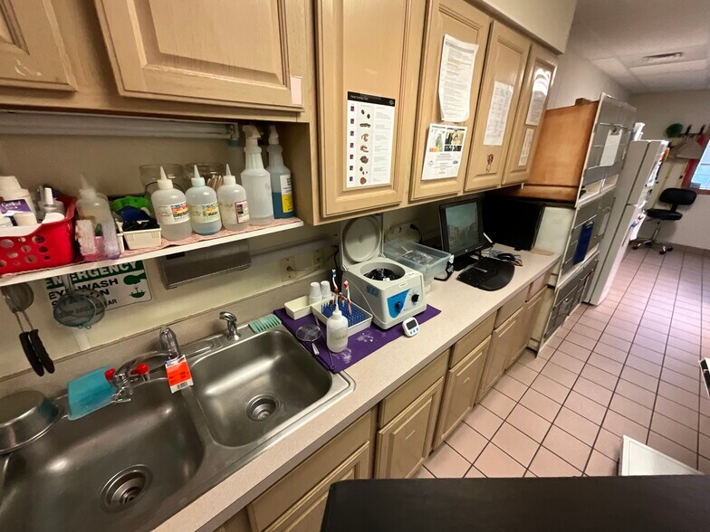 More Photos Of 3240 Briarfield Blvd, Maumee Veterinarian Kennel For Sale