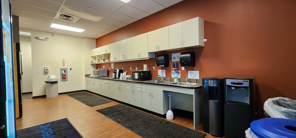 More Photos Of 1010 O'Neill Hwy, Dunmore Storefront For Lease