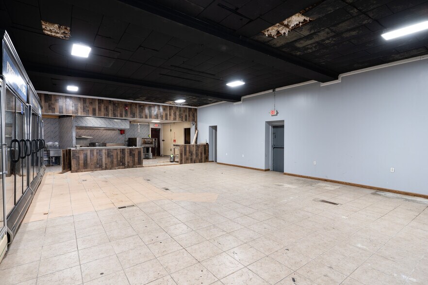 More Photos Of 392 Lyell Ave, Rochester Bar For Sale