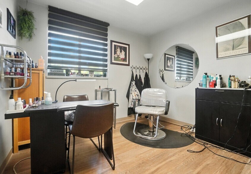 More Photos Of 5402-5404 N Main St, Dayton Office For Sale