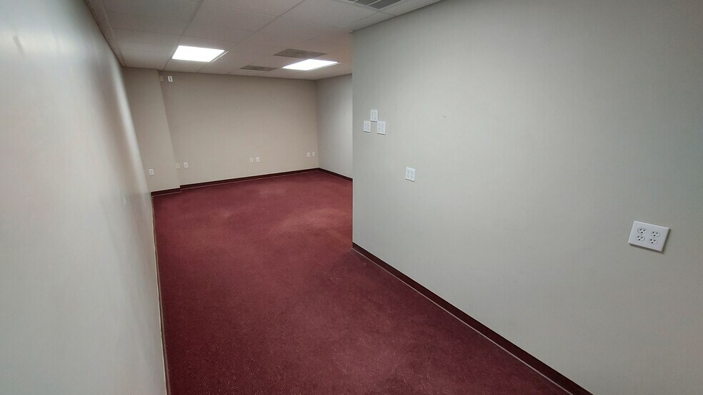 More Photos Of 1890 S Main St, Wake Forest Office For Lease