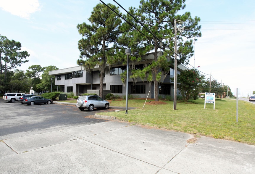 More Photos Of 330 Shipyard Blvd, Wilmington Office Residential For Lease