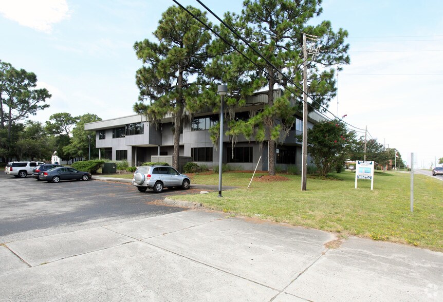 More Photos Of 330 Shipyard Blvd, Wilmington Office Residential For Lease