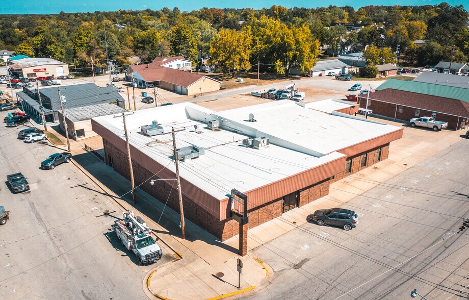 More Photos Of 216 W 2nd St, Dixon Bank For Sale