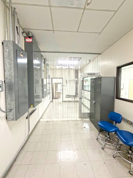 More Photos Of 75 Robin Hill Rd, Goleta Manufacturing For Lease