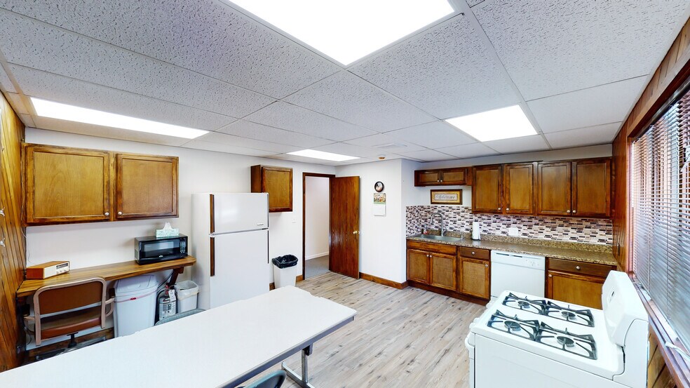 More Photos Of 220 Silver Lake Rd, Dingmans Ferry Office For Sale