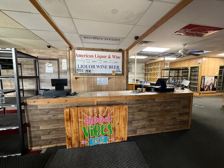 More Photos Of 727 N Walnut St, Goddard Storefront Retail Office For Lease