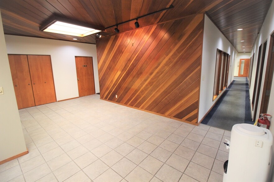 More Photos Of 201 E Seventeenth St, Traverse City Office For Lease