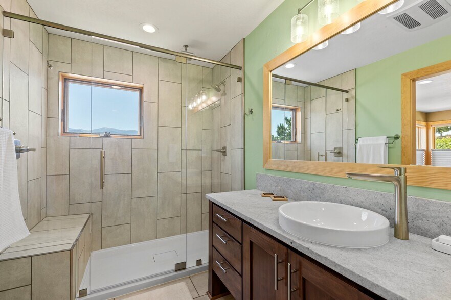 More Photos Of 1320 N Mountain Ave, Ashland Winery Vineyard For Sale