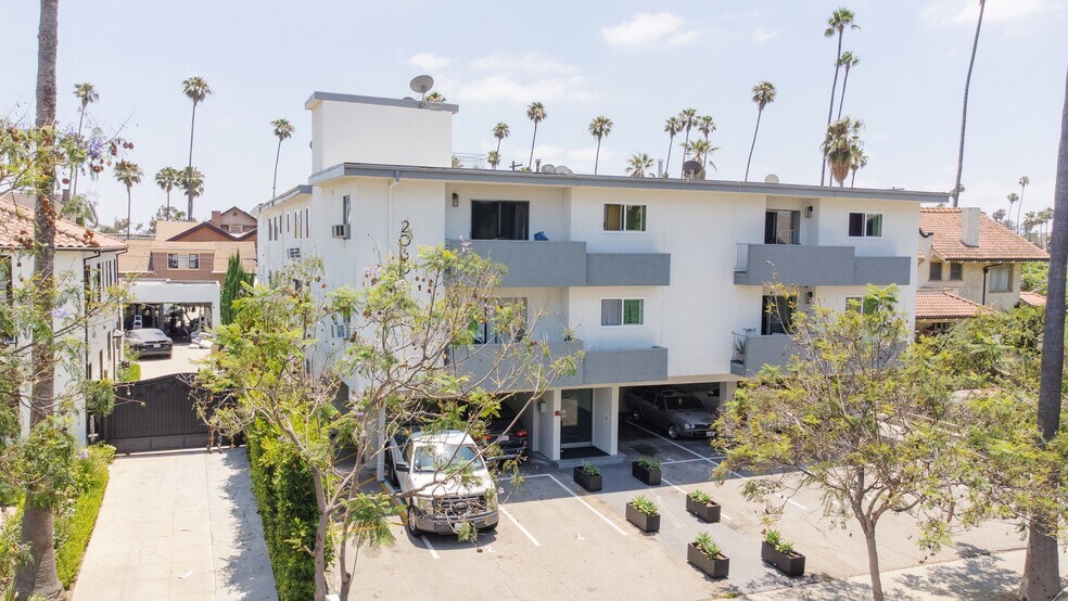 More Photos Of 2060 S Hobart Blvd, Los Angeles Multifamily For Sale
