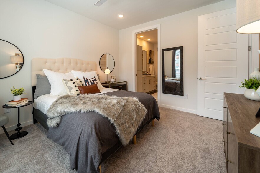 More Photos Of 2832 E Martin Luther King Jr Blvd, Austin Apartments For Lease