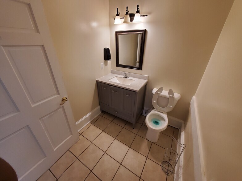 More Photos Of 309 Macon St, McDonough Office Residential For Lease