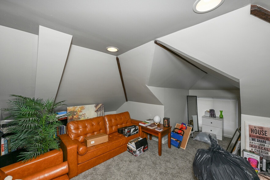 More Photos Of 2869 Hampshire Rd, Cleveland Heights Multifamily For Sale