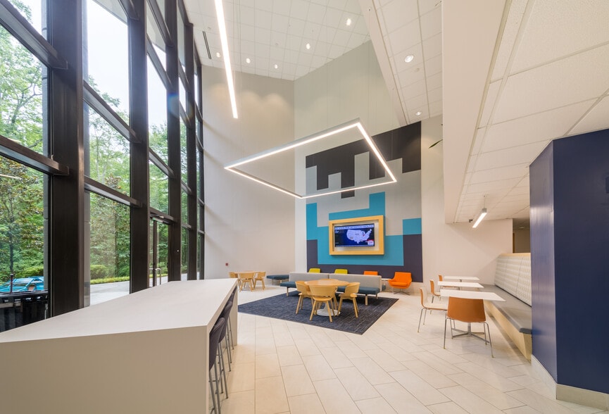 More Photos Of 500 Northridge Rd, Atlanta Office For Lease