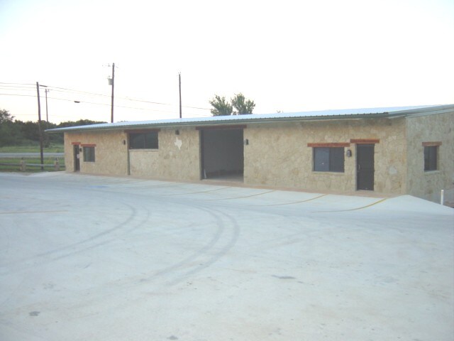 More Photos Of 120 Frog Pond Ln, Dripping Springs Freestanding For Lease