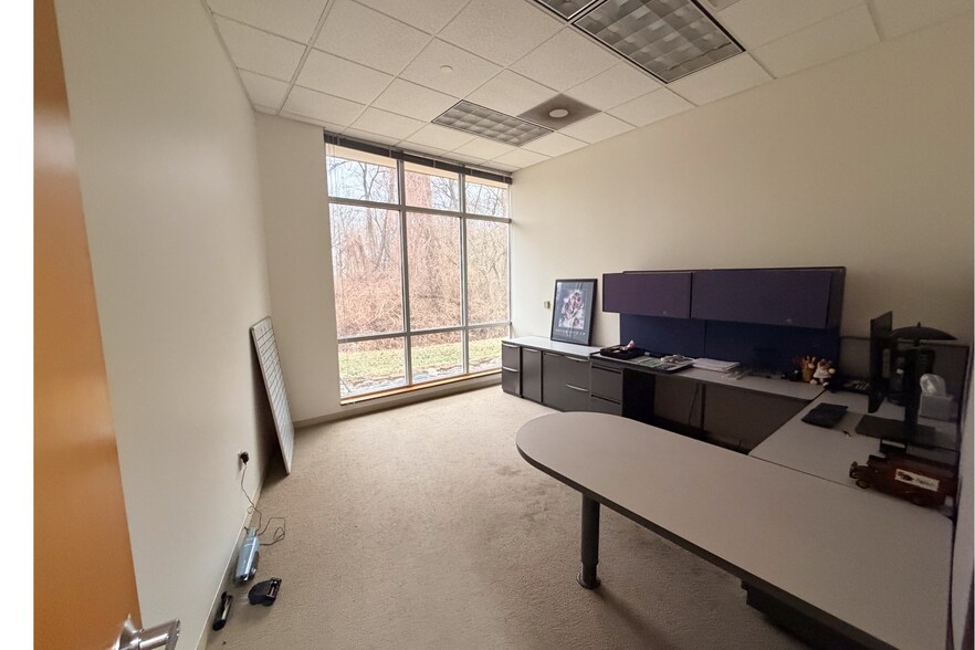 More Photos Of 4111 Founders Blvd, Batavia Manufacturing For Sale