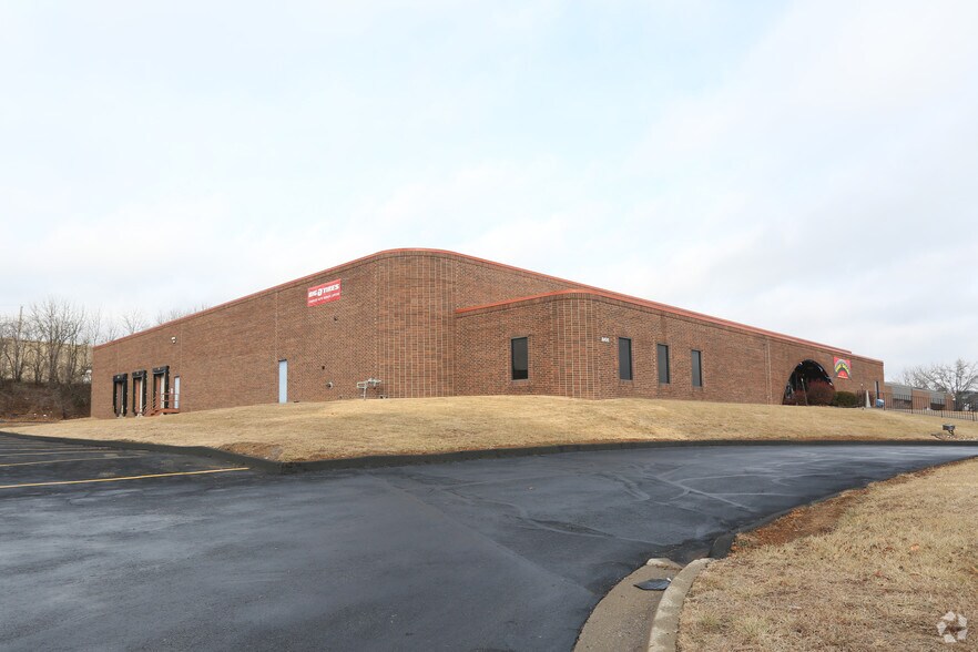 More Photos Of 8400 Nieman Rd, Lenexa Warehouse For Lease