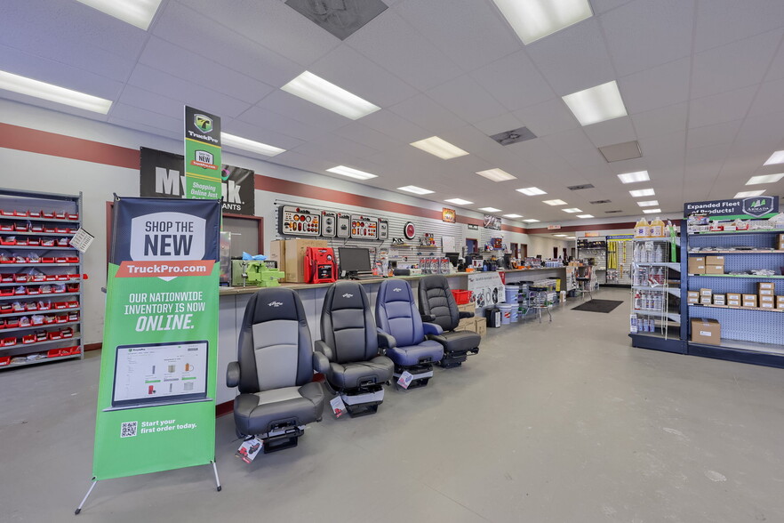 More Photos Of 220 Orlan Rd, New Holland Showroom For Sale