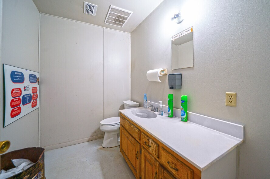 More Photos Of 3484 FM 2813, Flint Warehouse For Sale