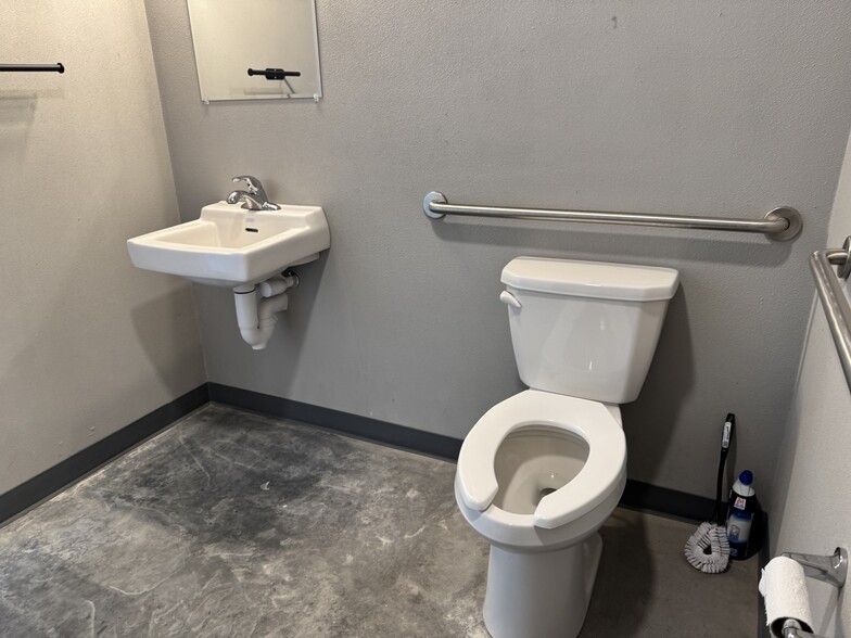 More Photos Of 200 Greenfield Dr, Tiffin Industrial For Sale