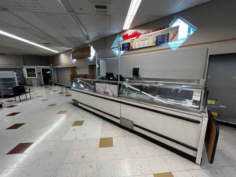 More Photos Of 975 E Cypress Ave, Redding Drugstore For Lease