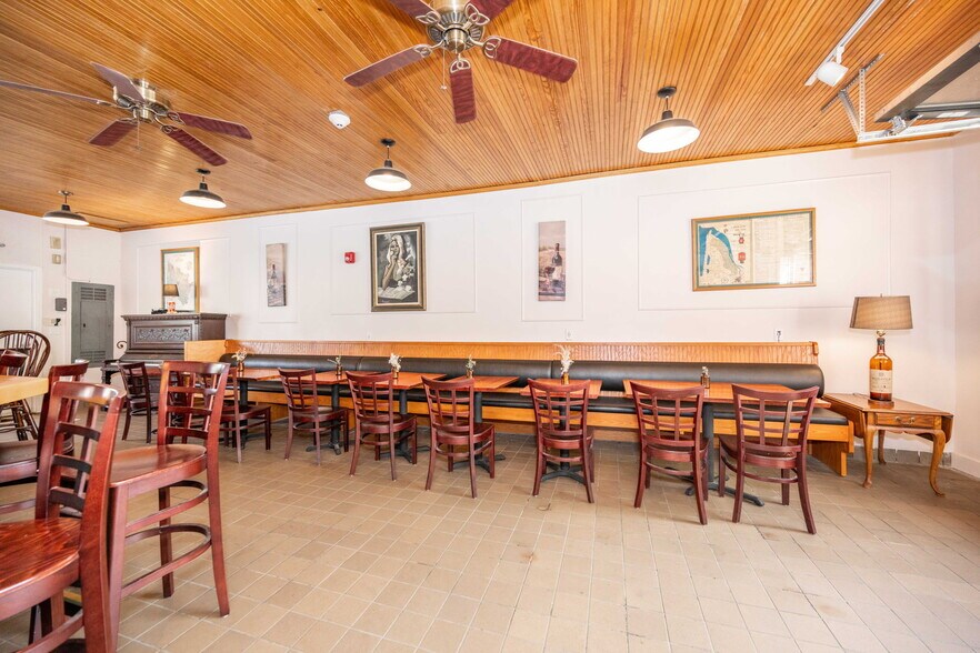 More Photos Of 2015 Madison rd, Cincinnati Storefront Retail Residential For Lease