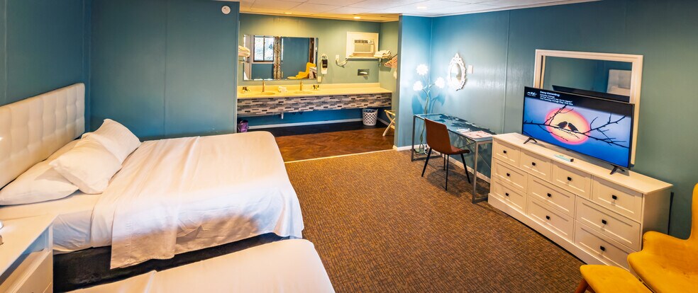 More Photos Of 855 N 5th St, Custer Hotel For Sale