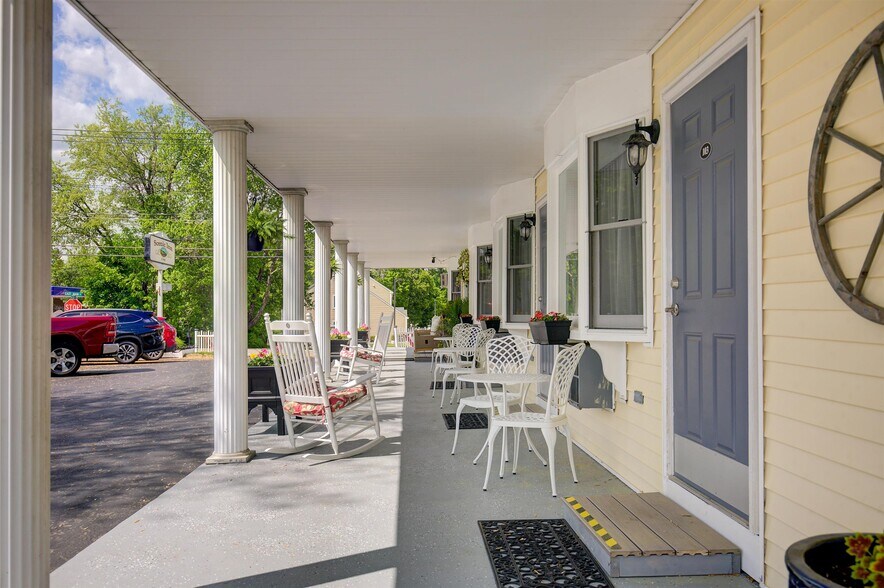 More Photos Of 17 Wilder St, Conway Hotel For Sale