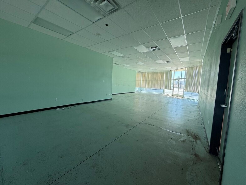 More Photos Of 2165 E Windmill Ln, Las Vegas Bank For Sale