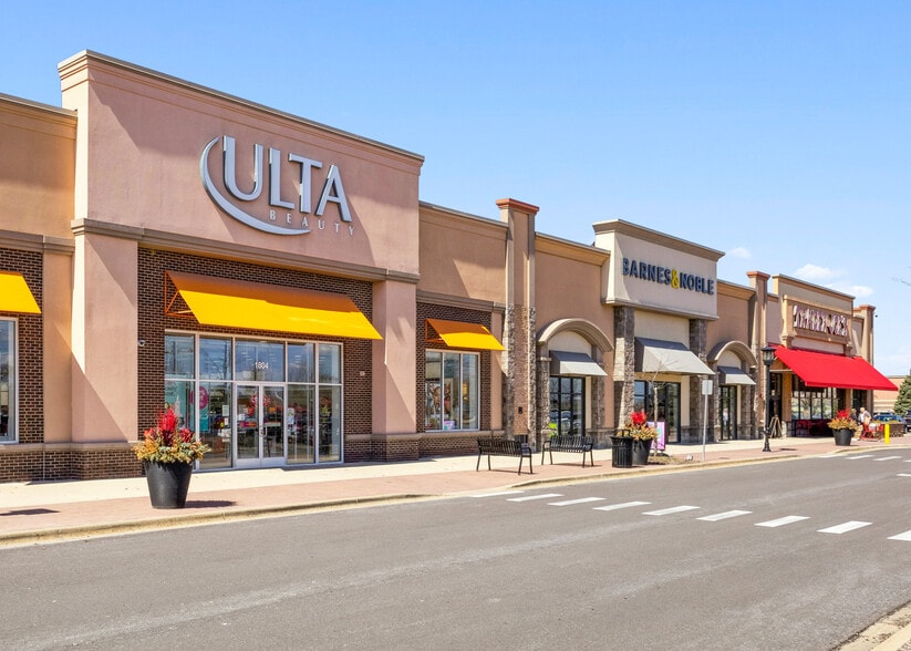 More Photos Of 1800-2124 S Randall Rd, Algonquin Storefront For Lease