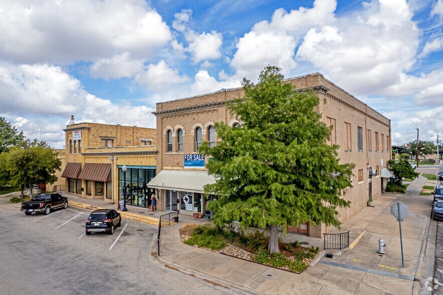 More Photos Of 119-121 E 3rd St, Taylor Freestanding For Sale