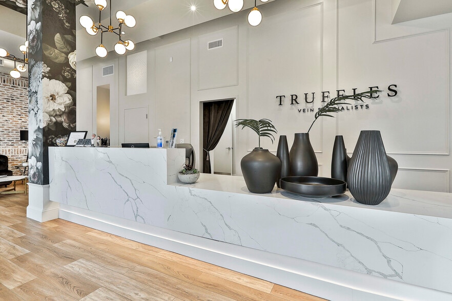 More Photos Of 6-8 E Court Sq, Newnan Medical For Lease