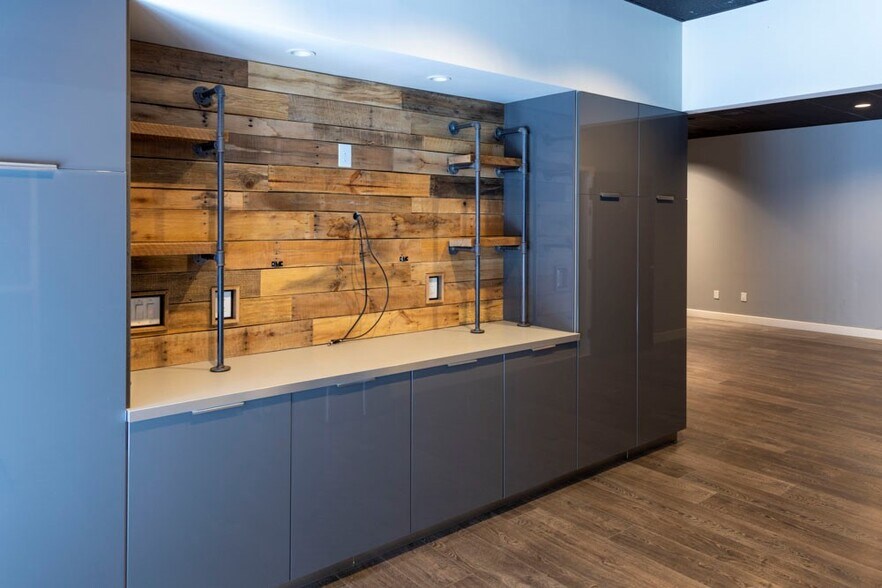 More Photos Of 4397 Federal Dr, Greensboro Flex For Lease