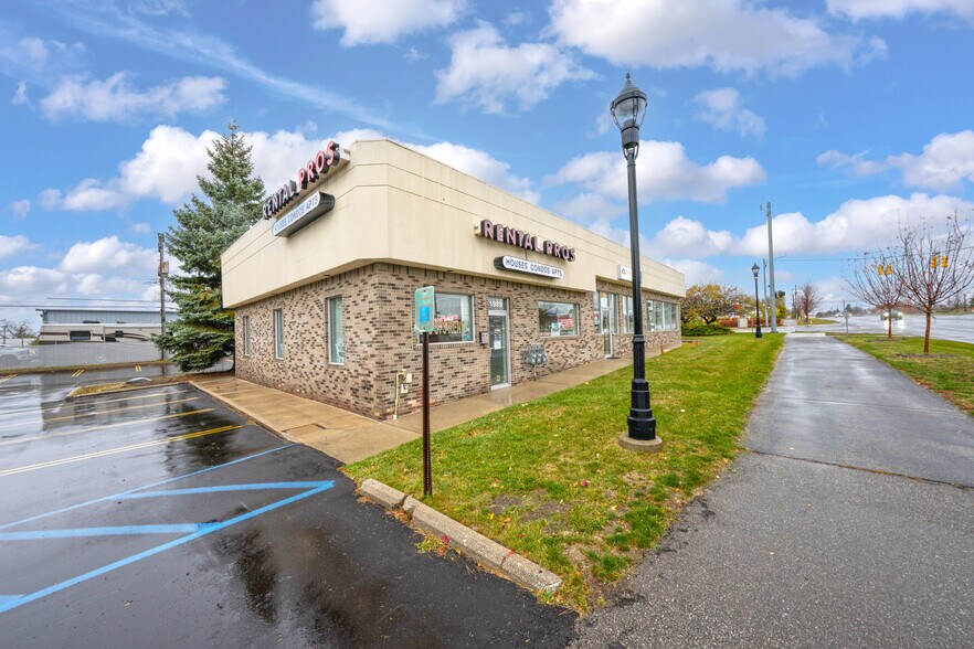 More Photos Of 2250 Pontiac Rd, Auburn Hills Office For Lease